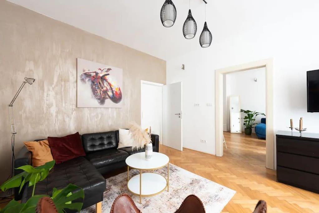 2 Bedrooms Apt Near Wenceslas Sq براغ المظهر الخارجي الصورة